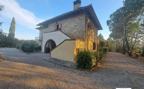 Casa di campagna a Castiglione del Lago, Umbria, Italia 1