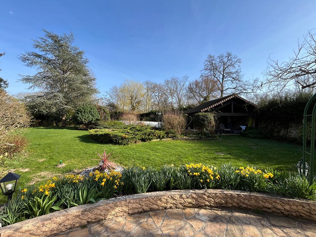 House in Les Mesnuls, Ile-de-France, France 4 - 17549490