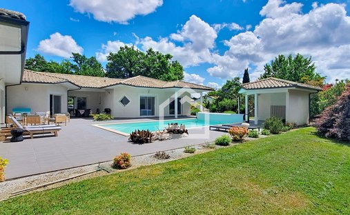 House in Hourtin, Nouvelle-Aquitaine, France 1
