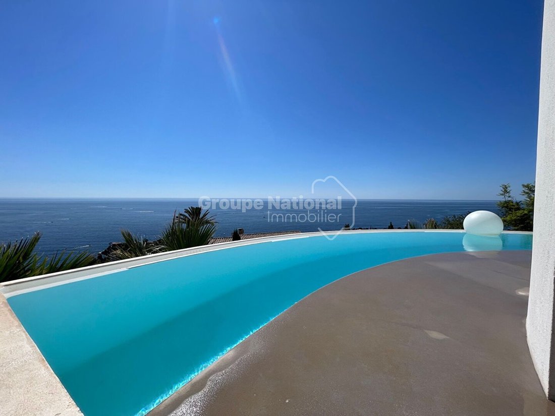 Villa in Théoule-sur-Mer, Provence-Alpes-Côte d'Azur, France 1 - 15826205