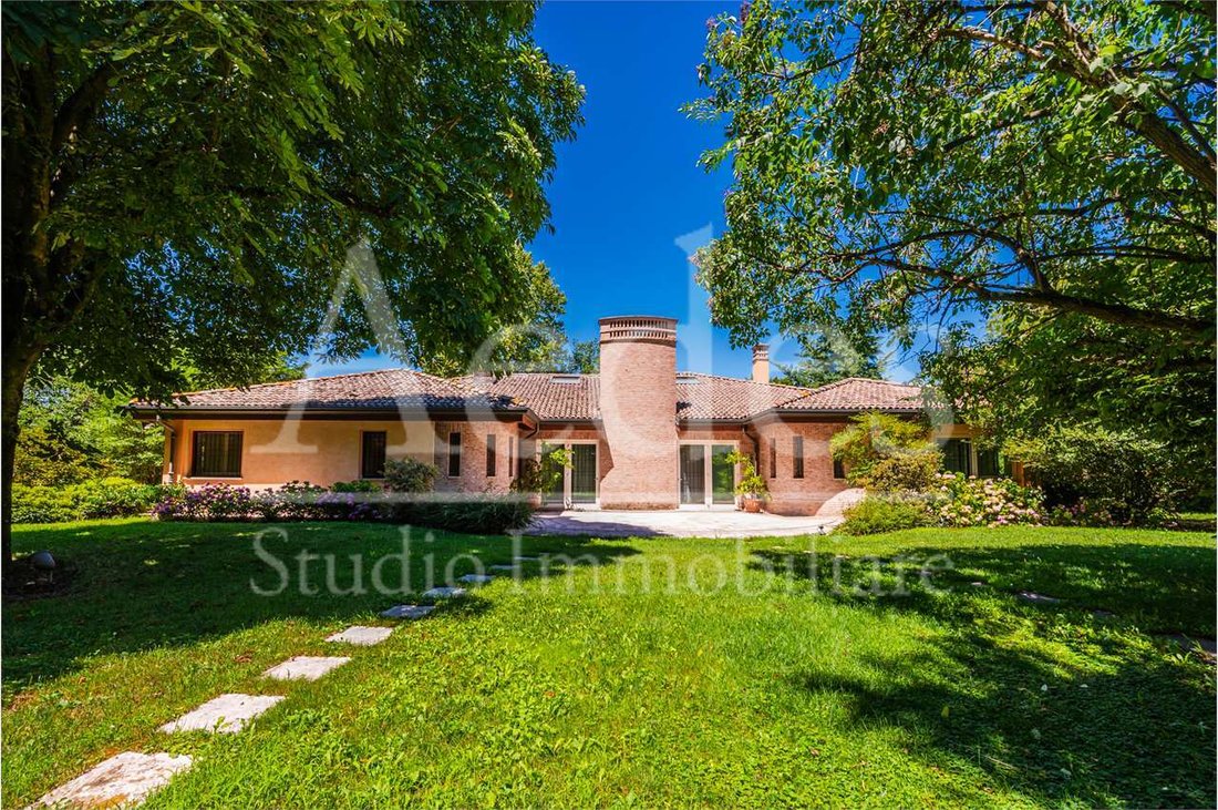 Villa in Historic Center, Modena, Emilia-Romagna 1 - 17935188