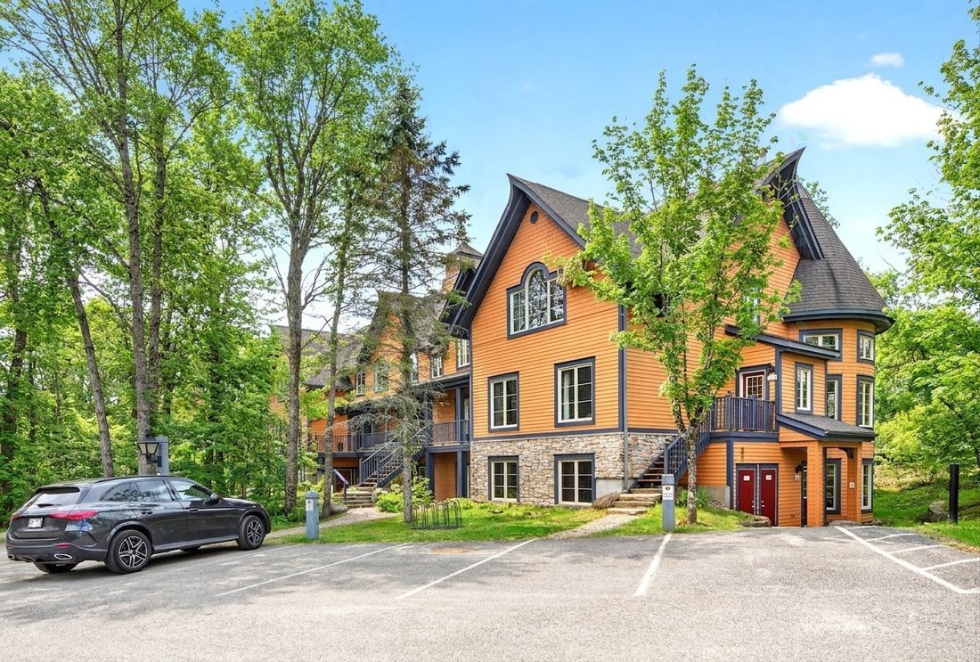 Condo in Mont-Tremblant, Quebec, Canada 1 - 17934713