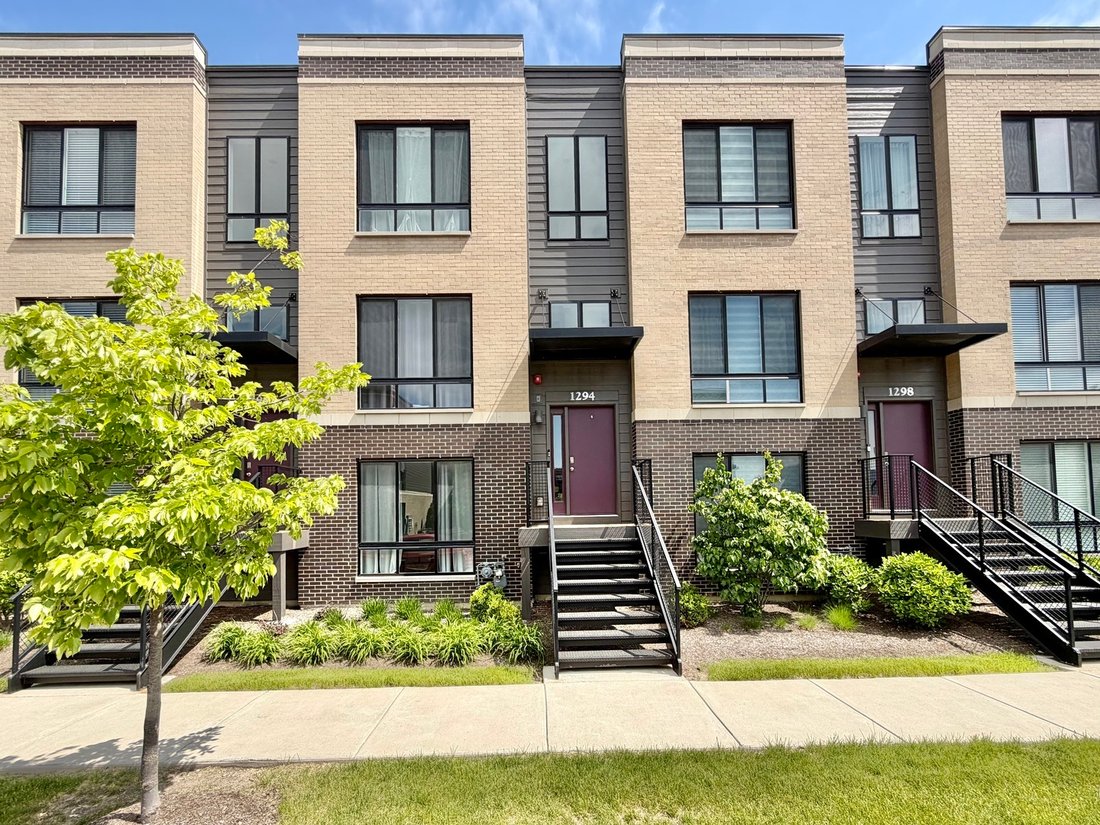 Townhouse in Hanover Park, Illinois, United States 1 - 17898887
