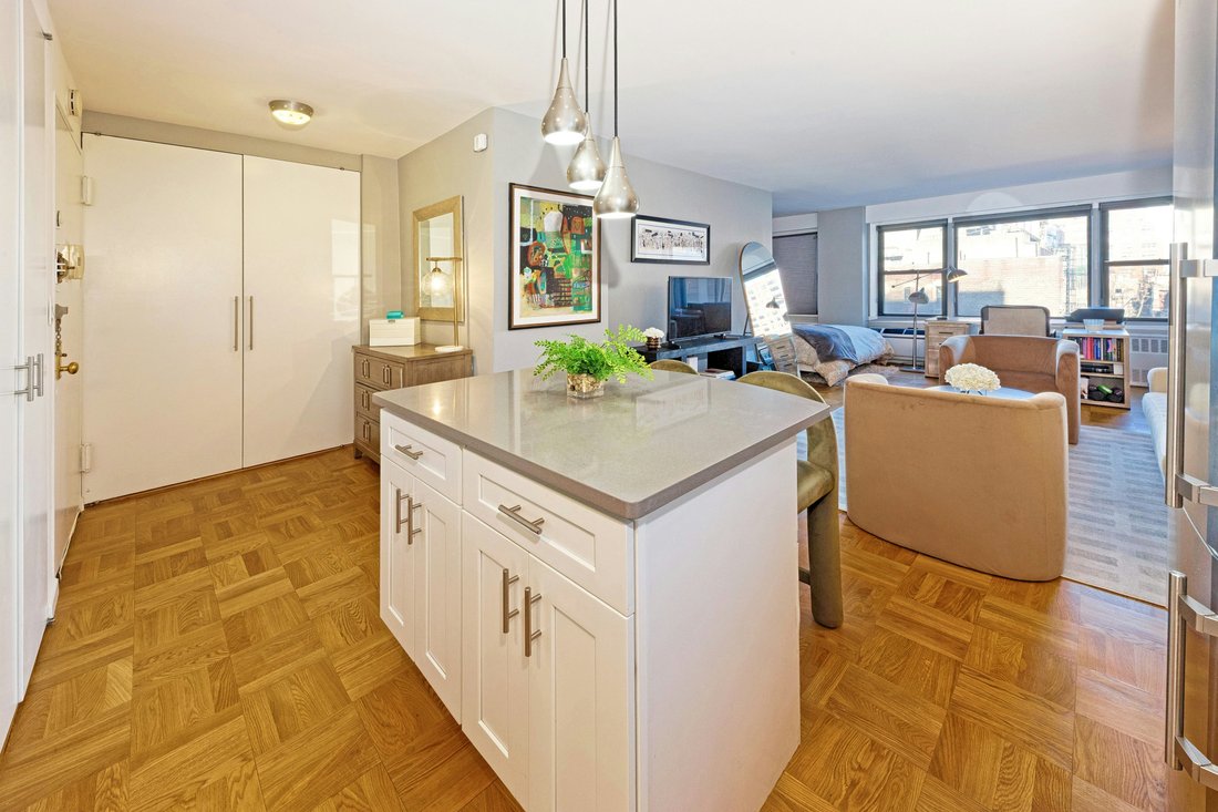 Co Op in New York, New York, United States 2 - 17704819