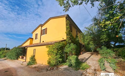 Maisons de campagne à Gualdo Cattaneo, Ombrie, Italie 1