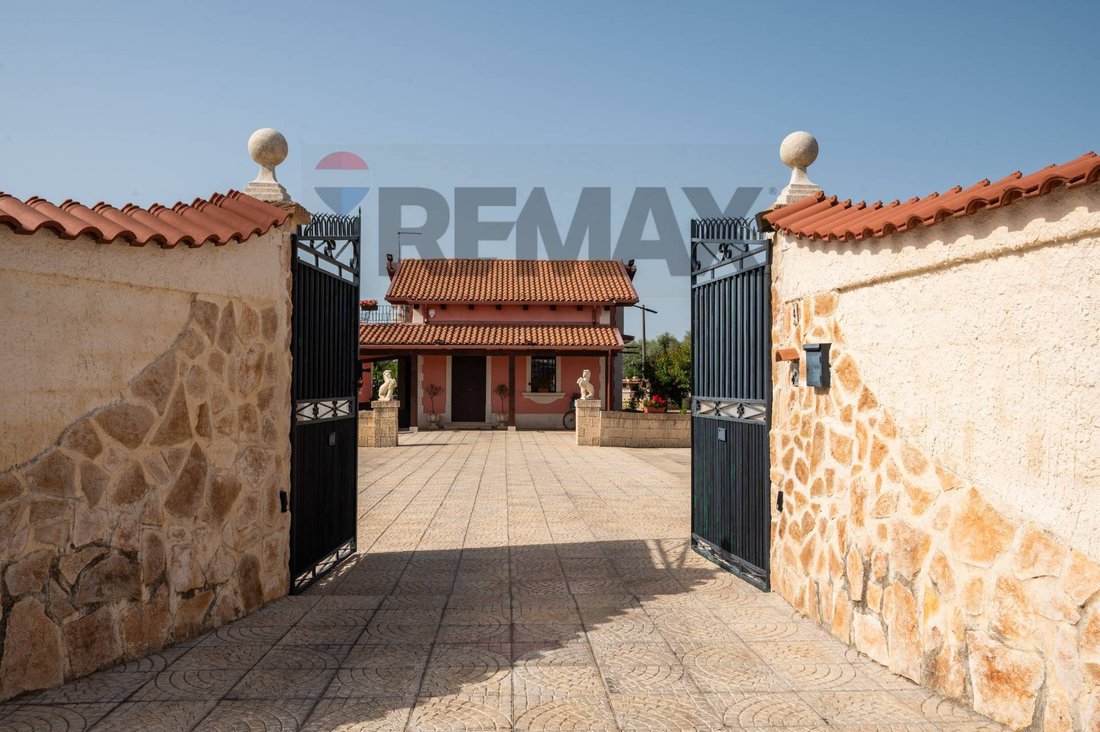 Villa in Avola, Sicily, Italy 2 - 17936150