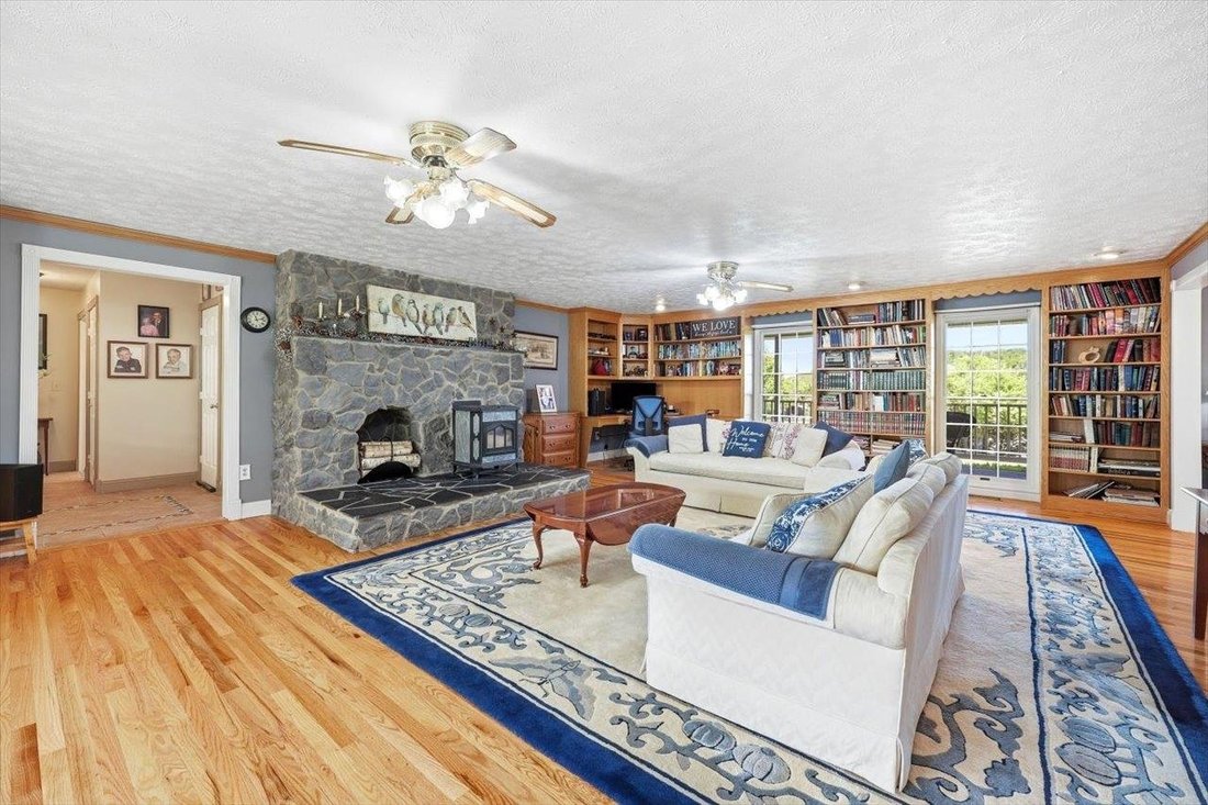 House in Fishersville, Virginia, United States 5 - 17945526