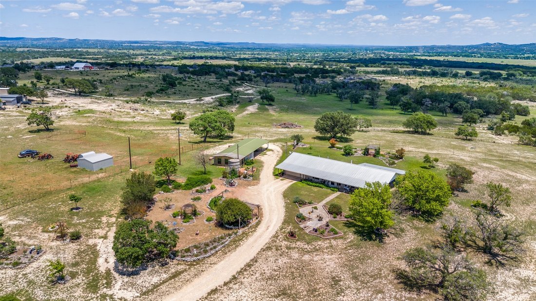 Farm Ranch in Boerne, Texas, United States 4 - 17929389