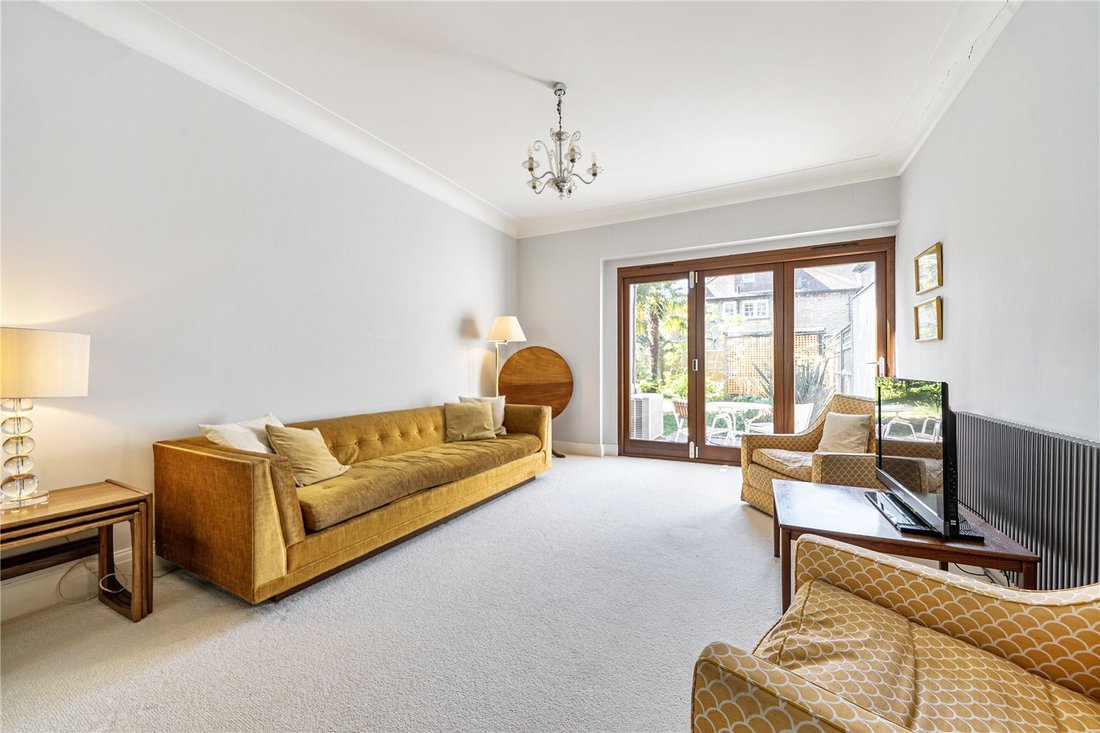 House in Barnet, England 2 - 17940498