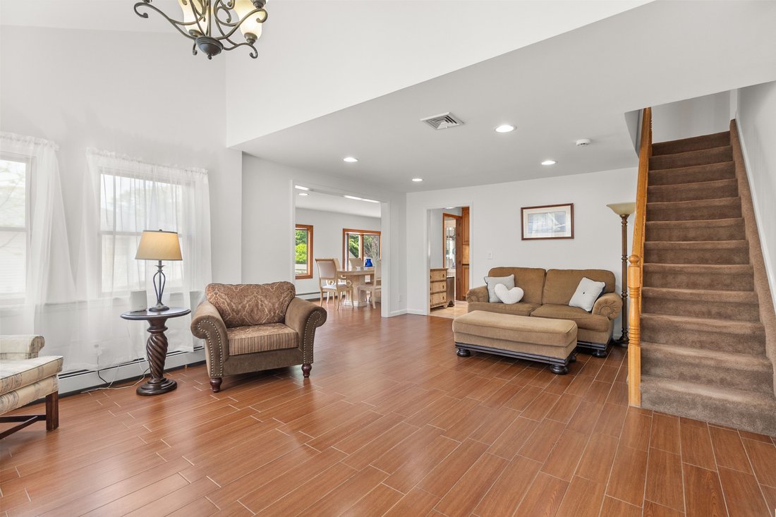 House in East Islip, New York, United States 2 - 17930903