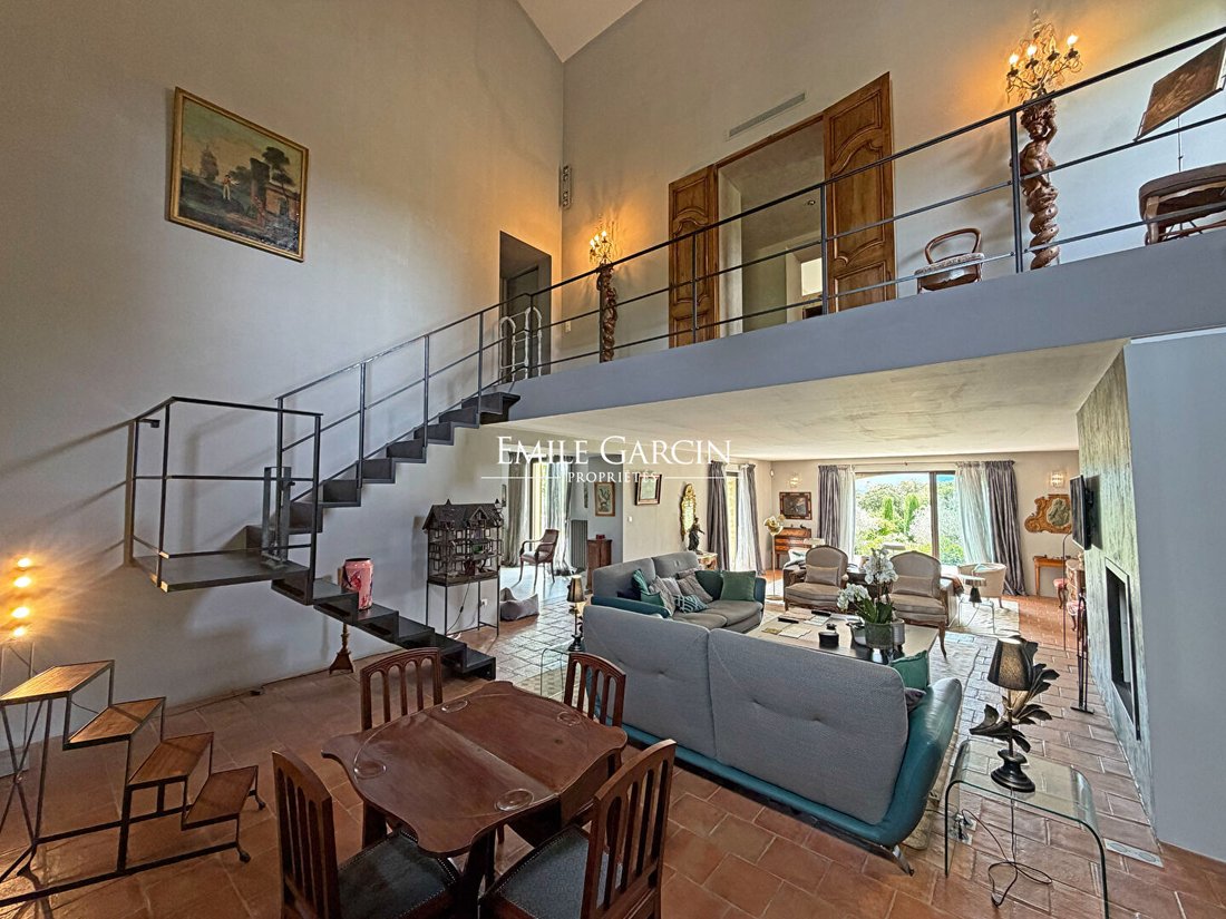 Villa in Gordes, Provence-Alpes-Côte d'Azur, France 4 - 17935279