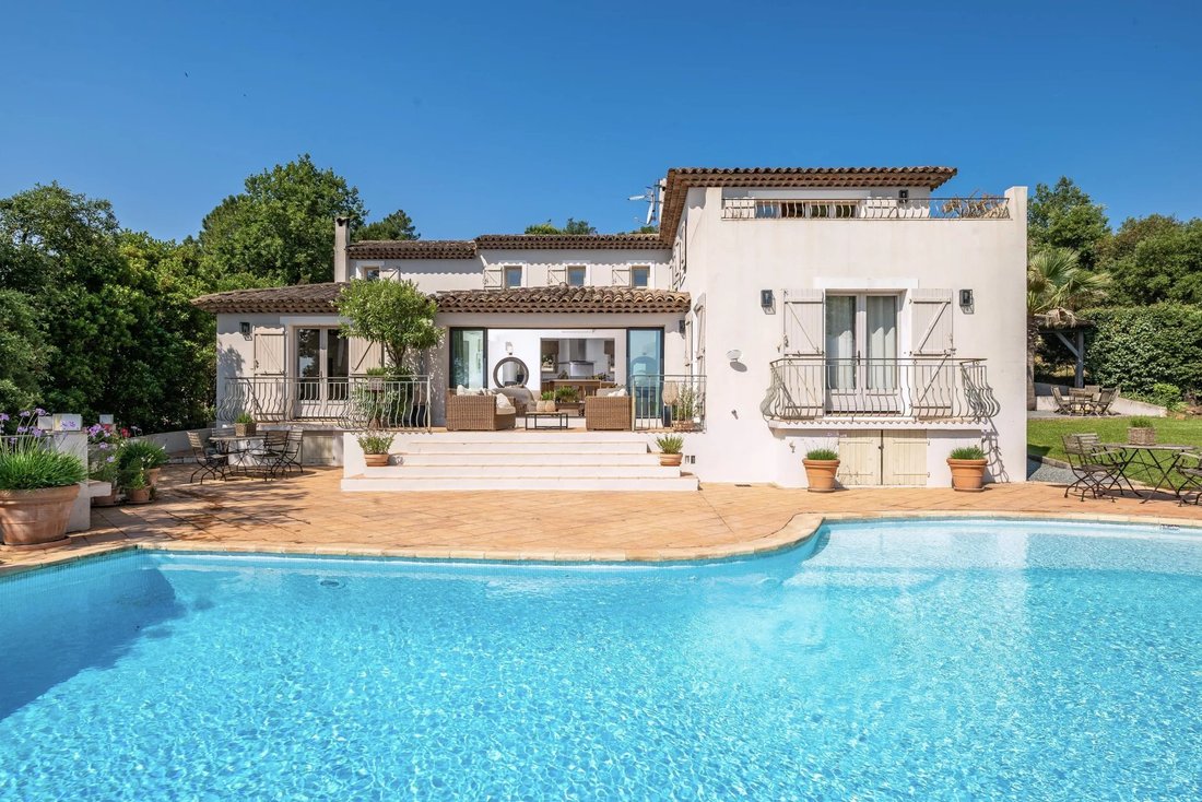 Estate in Les Adrets-de-l'Estérel, Provence-Alpes-Côte d'Azur, France 1 - 17930161