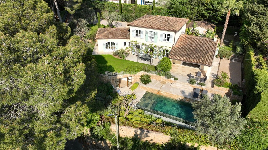 Villa in Mougins, Provence-Alpes-Côte d'Azur, France 2 - 15689943