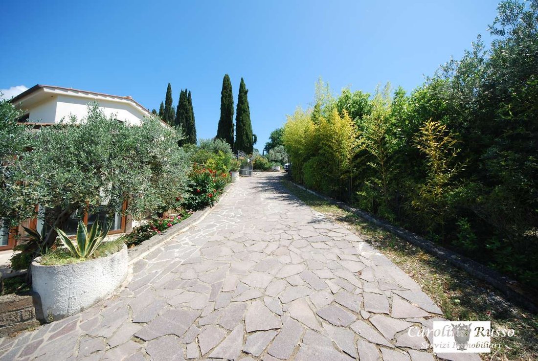 Villa in Passignano sul Trasimeno, Umbria, Italy 2 - 17409810