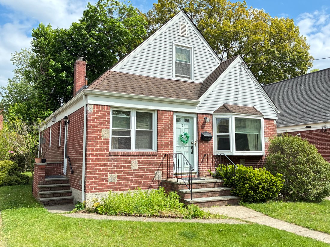 House in North New Hyde Park, New York, United States 2 - 17927914