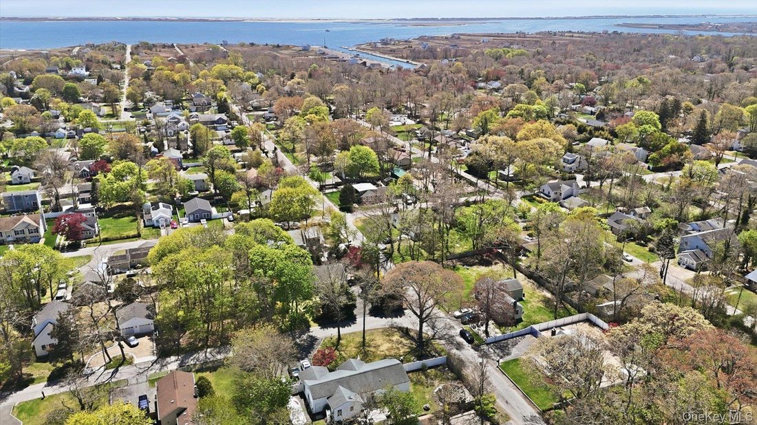 House in Mastic Beach, New York, United States 4 - 17939638