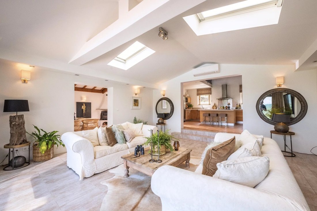 Estate in Les Adrets-de-l'Estérel, Provence-Alpes-Côte d'Azur, France 5 - 17930161