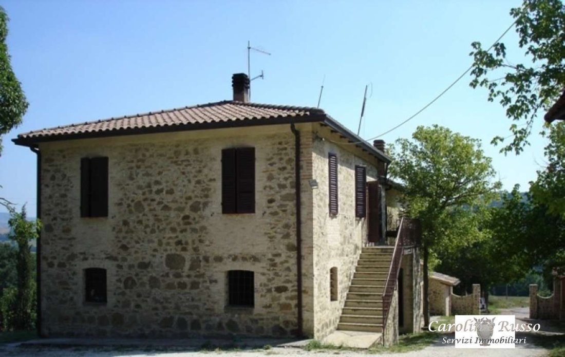 Villa in Gualdo Cattaneo, Umbria, Italy 2 - 16623911