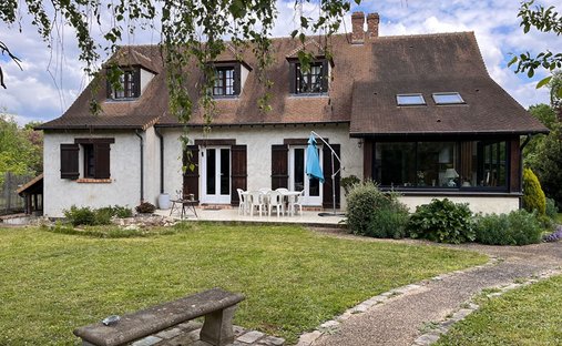 House in Haut, Vernouillet, France 1