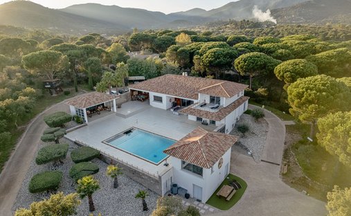 House in Le Plan-de-la-Tour, Provence-Alpes-Côte d'Azur, France 1
