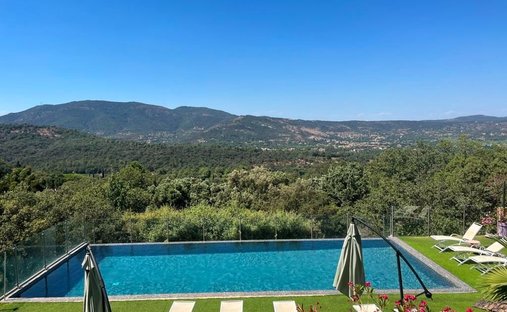 Villa in Le Plan-de-la-Tour, Provence-Alpes-Côte d'Azur, France 1