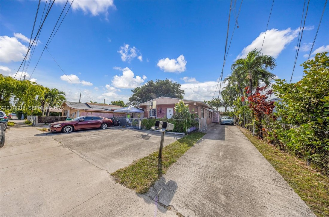 Miami, Florida, United States 3 - 17928192