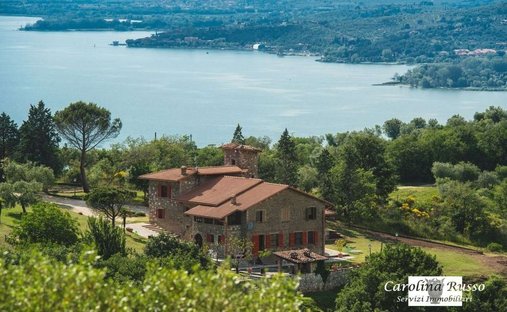 Casa di campagna a Magione, Umbria, Italia 1