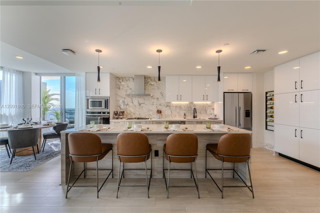 Fort Lauderdale, Florida, United States 4 - 17939689