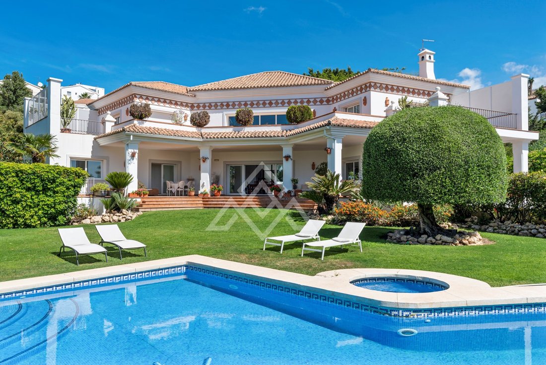 Villa in El Paraíso, Benahavis, Spain 1 - 17937725
