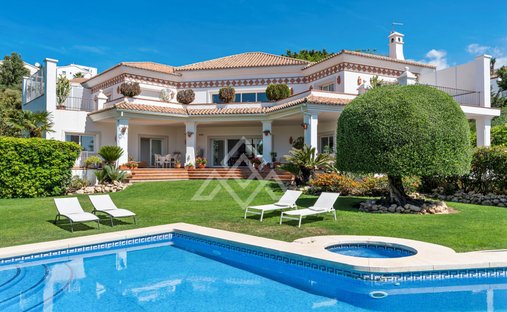 Villa in El Paraíso, Benahavis, Spain 1