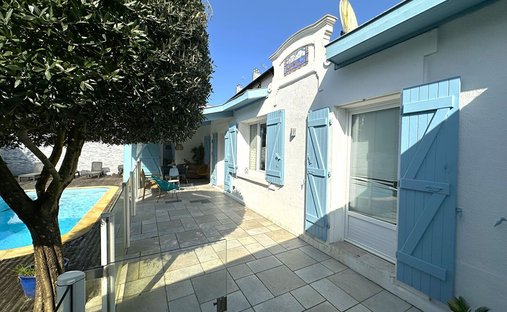 House in Aiguillon, Arcachon, France 1