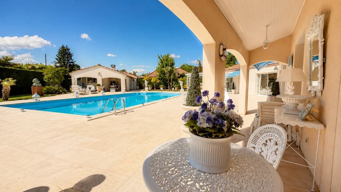 Villa in Magonty, Pessac, France 3 - 17929991
