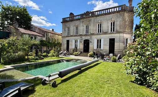 Villa in Saint-Porchaire, Nouvelle-Aquitaine, France 1