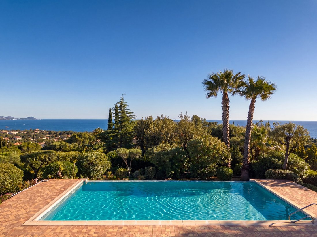 House in Frejus, Provence-Alpes-Côte d'Azur, France 3 - 17932434