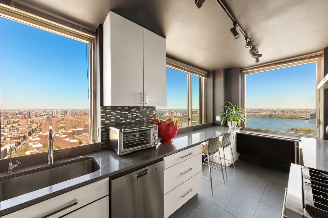 House in New York, New York, United States 3 - 17854736