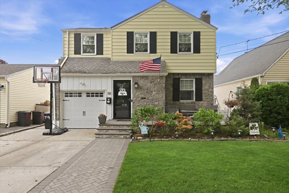 House in North New Hyde Park, New York, United States 1 - 17927954