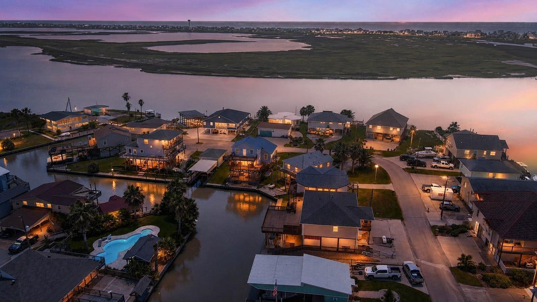 House in Freeport, Texas, United States 1 - 17937068