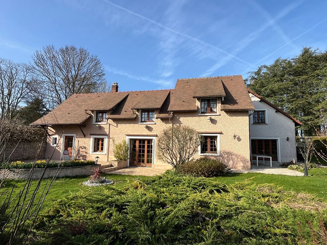 House in Les Mesnuls, Ile-de-France, France 1 - 17549490