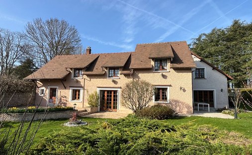 House in Les Mesnuls, Ile-de-France, France 1