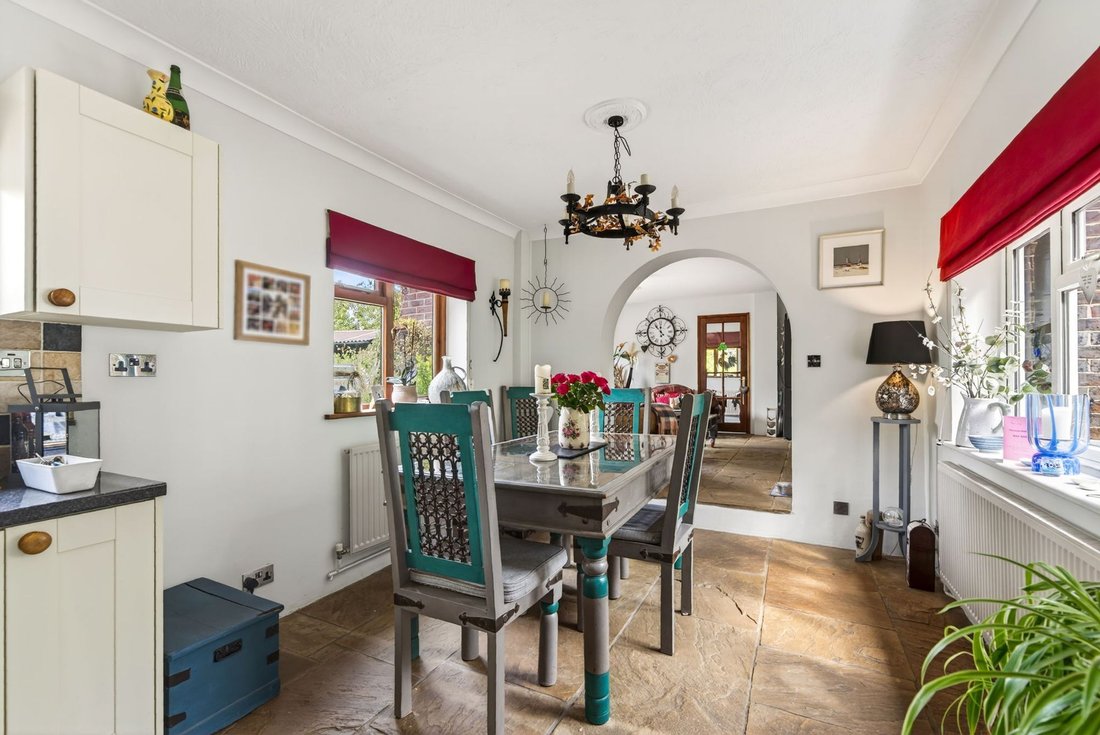 House in North Heath, Pulborough, England 3 - 17932742