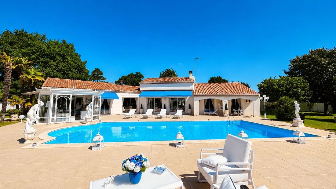 Villa in Magonty, Pessac, France 1 - 17929991