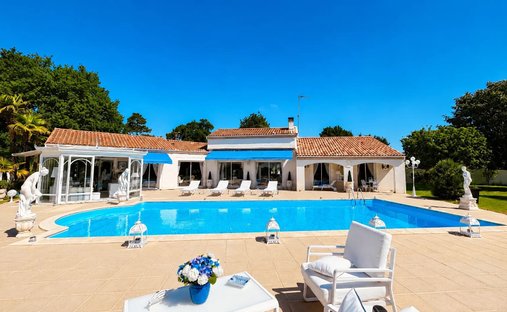 Villa a Magonty, Pessac, Francia 1