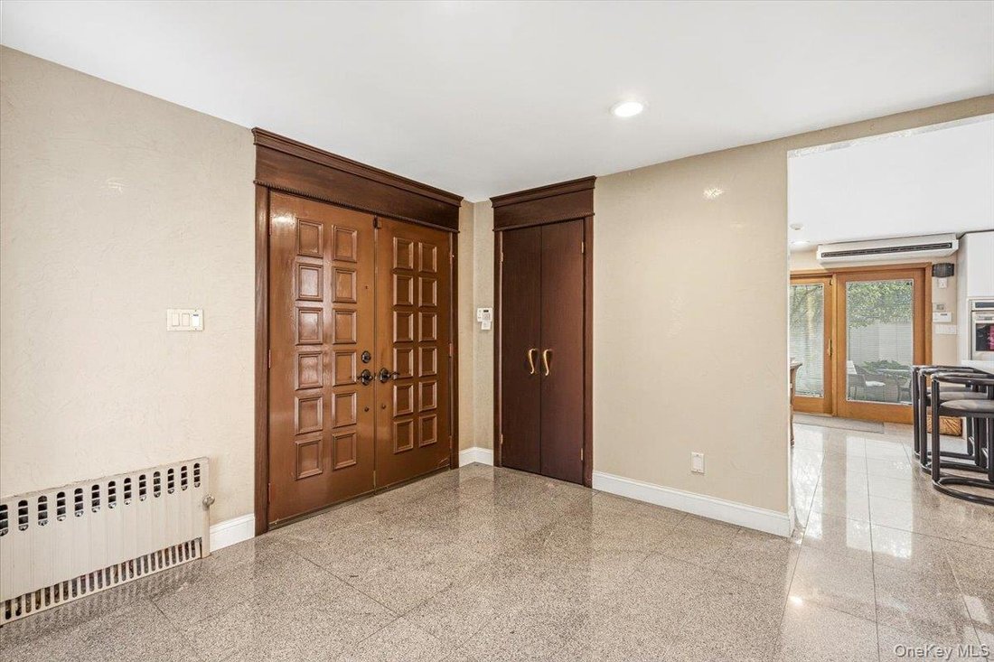 House in New York, New York, United States 5 - 17931482