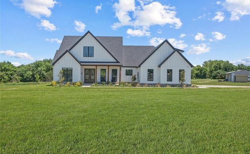 House in Rio Vista, Texas, United States 1