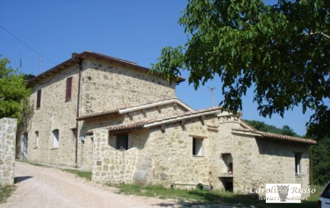 Villa in Gualdo Cattaneo, Umbria, Italy 1 - 16623911