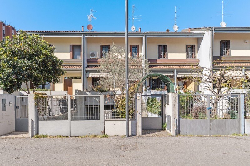 Villa in Segrate Centro, Milano San Felice, Lombardy 1 - 17611993
