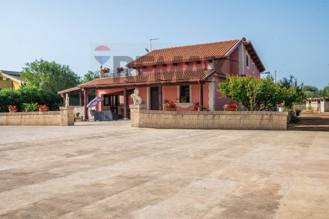 Villa in Avola, Sicily, Italy 3 - 17936150