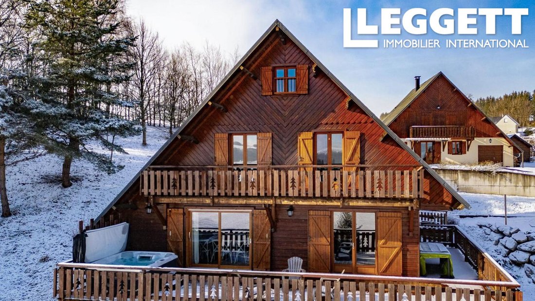 Chalet in Besse-et-Saint-Anastaise, Auvergne-Rhône-Alpes, France 1 - 17935244