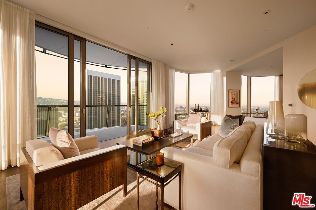 Condo in Los Angeles, California, United States 2 - 17930099