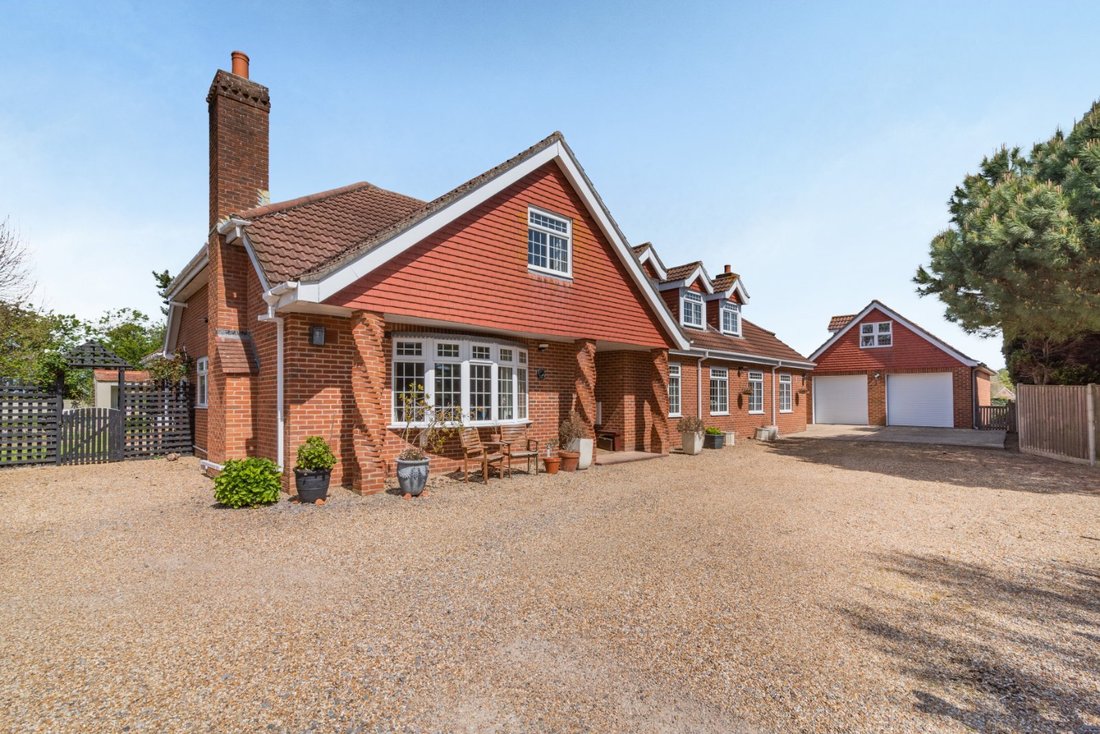 House in Hayling Island, England 1 - 17928324